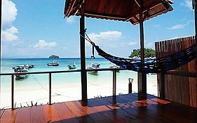 Zanom Sunrise Beach Resort